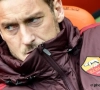 Francesco Totti verveelt zich niet op de bank bij AS Roma