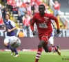 ? Matchwinnaar Owusu wordt (letterlijk) op handen gedragen door Antwerp-supporters na de derbywinst