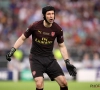 Petr Cech, ex-Arsenal en -Chelsea, blinkt al meteen uit in zijn eerste ijshockeywedstrijd