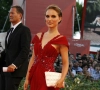 Het is de celebs menens: Nathalie Portman richt (met hulp van onder meer Eva Longoria en Serena Williams) vrouwenvoetbalploeg op