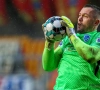 Mooi beeld! Genkie betrekt Danny Vukovic in feestgedruis