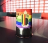 Ook Duivels geven - subtiel - signaal wat betreft diversiteit en tolerantie op persconferentie: regenboogband te zien