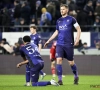 Het is het Anderlecht-jonkie menens: zelfs eigen techniektrainer in de arm genomen met één groot doel