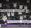 📷 Speldenprik teruggegeven: Beerschot-aanhang herinnert KVM met glasheldere spandoeken aan 'Propere Handen'