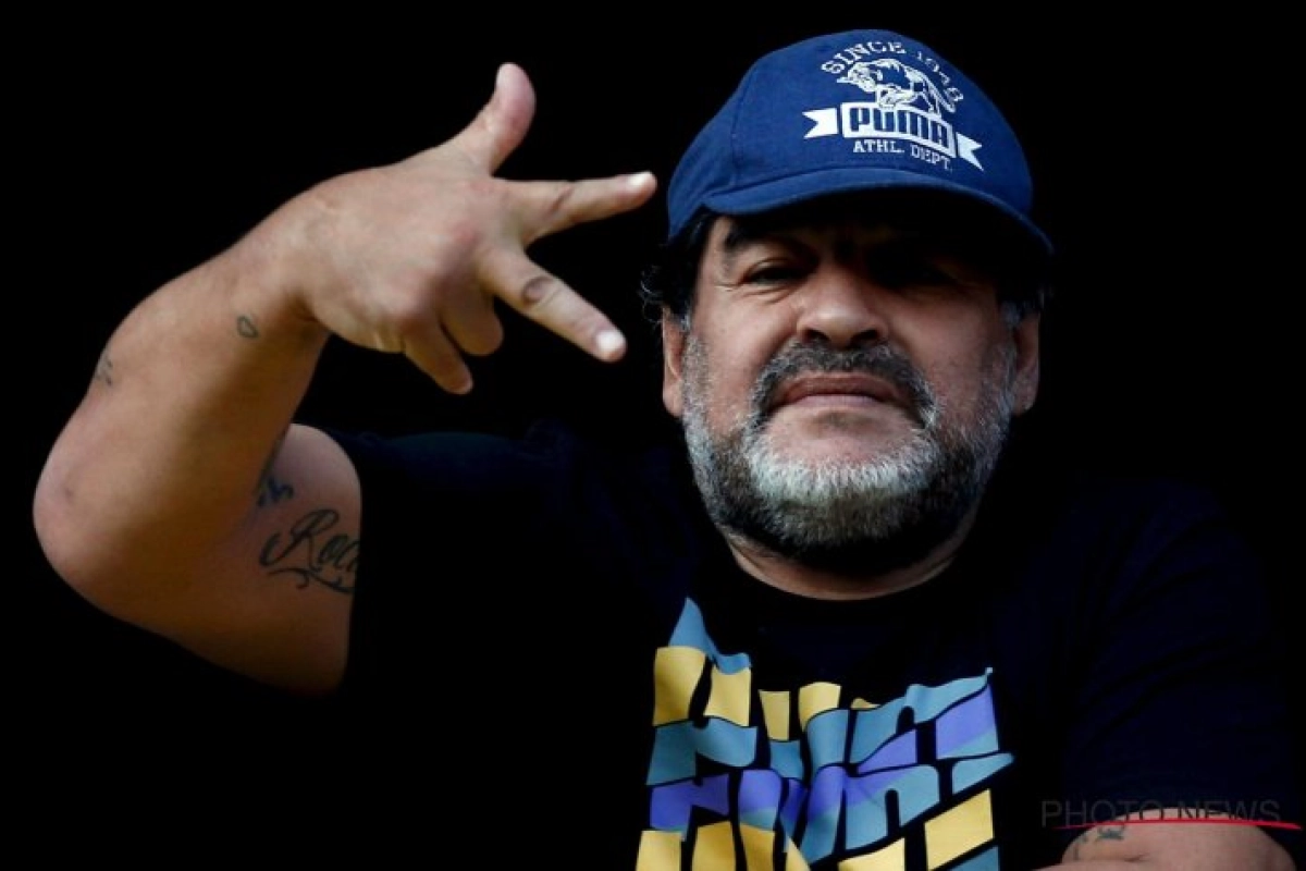 Maradona solliciteert bij Engelse topclub: "Ik kan hen opnieuw groot maken"