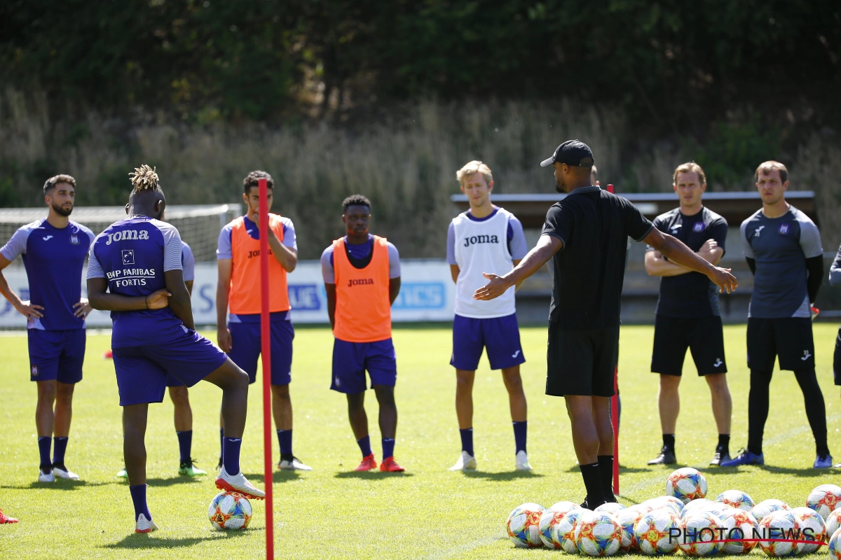 Kompany gaat bij debuut voor Anderlecht stevig de boot in tegen Ajax