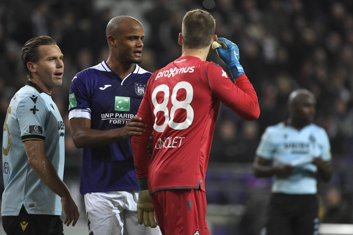 Supporter van Anderlecht die bommetje naar Mignolet gooide is geïdentificeerd: hij riskeert een zware straf