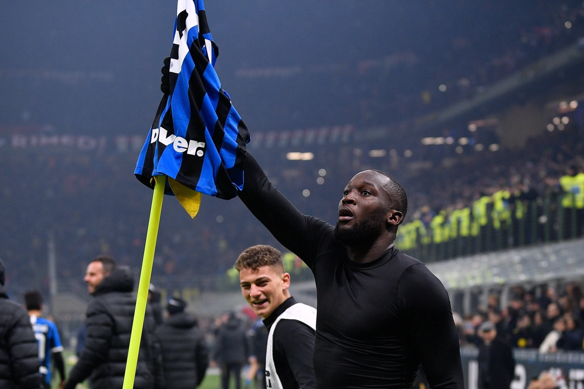 📷 'Koning' Romelu Lukaku deelt sneertje uit aan Zlatan Ibrahimovic na Milanese derby