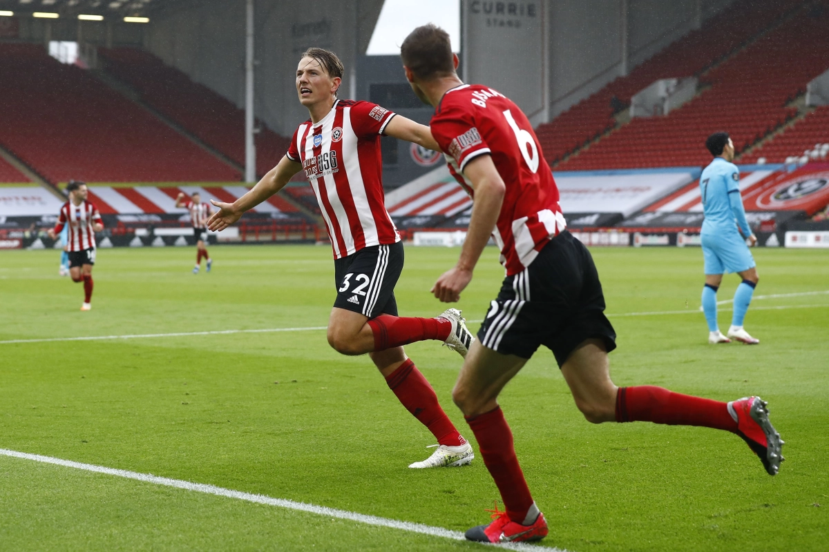 Sheffield United, met doelpunt van ex-speler Genk, maakt samen met Huddersfield, Nottingham Forest en Luton Town nog kans op Premier League volgend seizoen