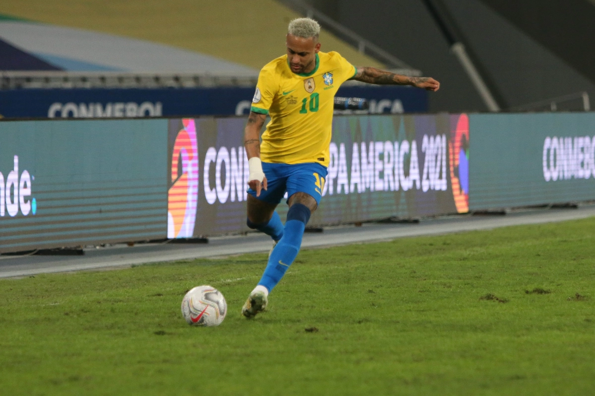 Neymar schenkt Brazilië de overwinning in oefenpot tegen Japan