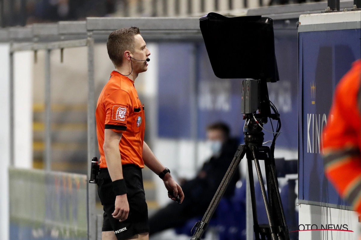 Scheidsrechters die door een luidspreker hun beslissingen duidelijk in het stadion maken komt eraan: maar ook in België?