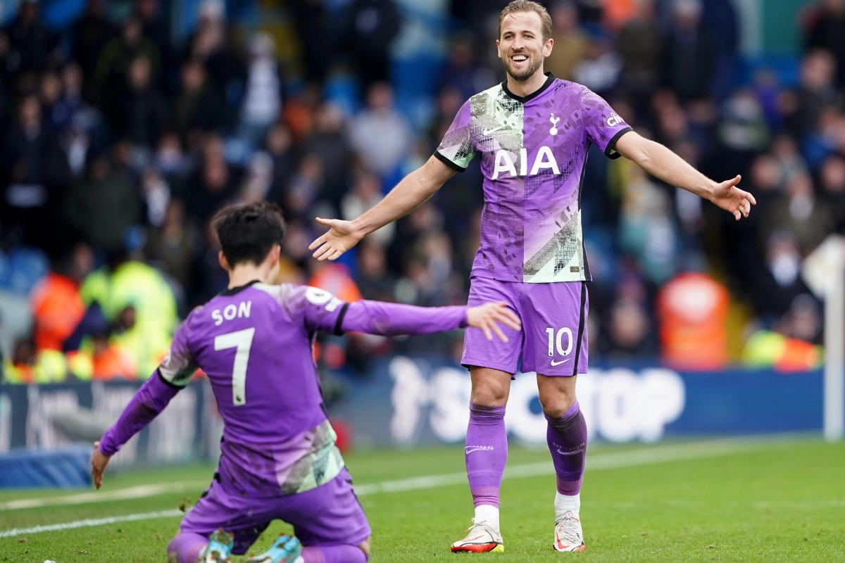 🎥 Tottenham komt aan voor zomerstage en wordt verwelkomd door... eigen speler