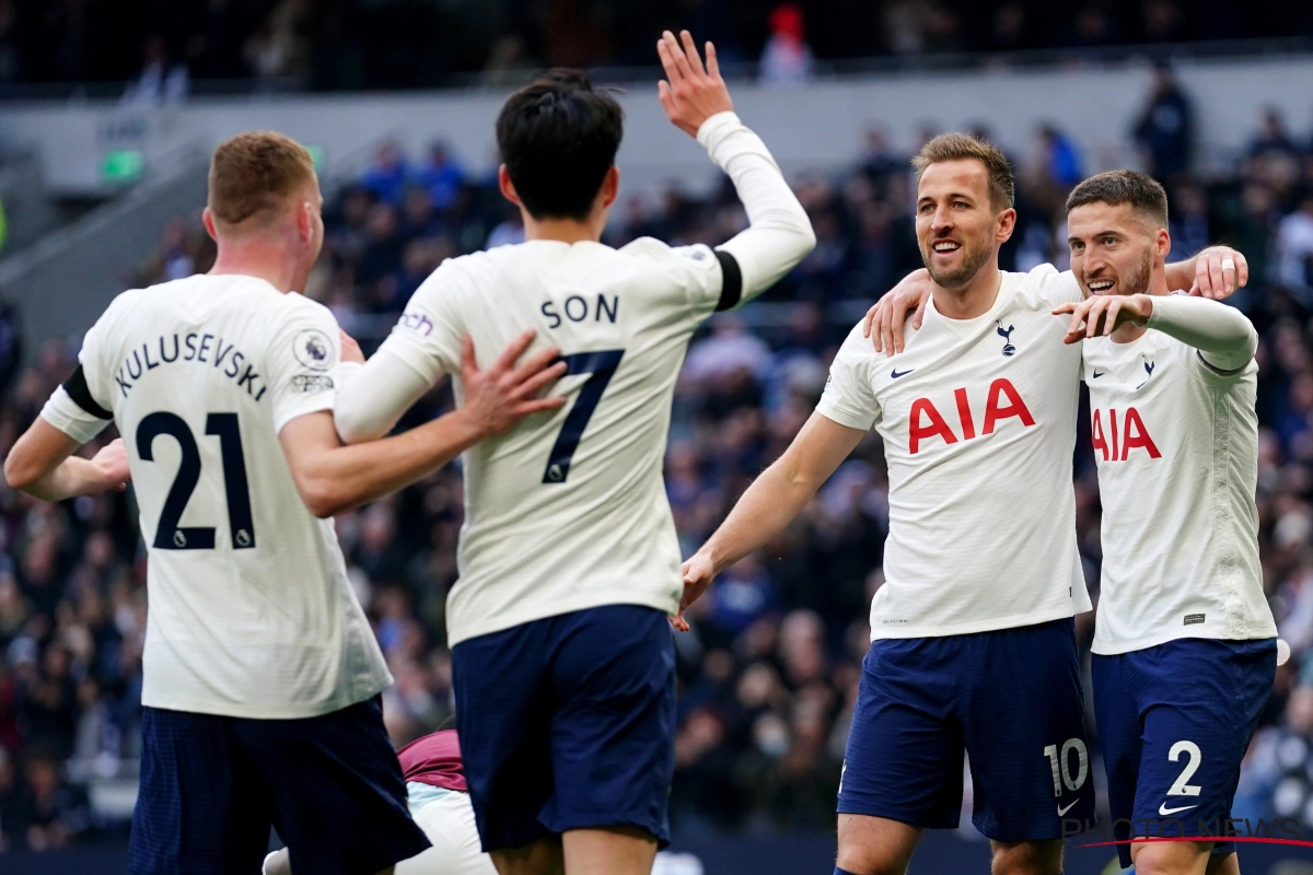 🎥 Wat een beelden! Piloot vliegt boven Londen en... zet Tottenham letterlijk te kakken voor een bomvol vliegtuig