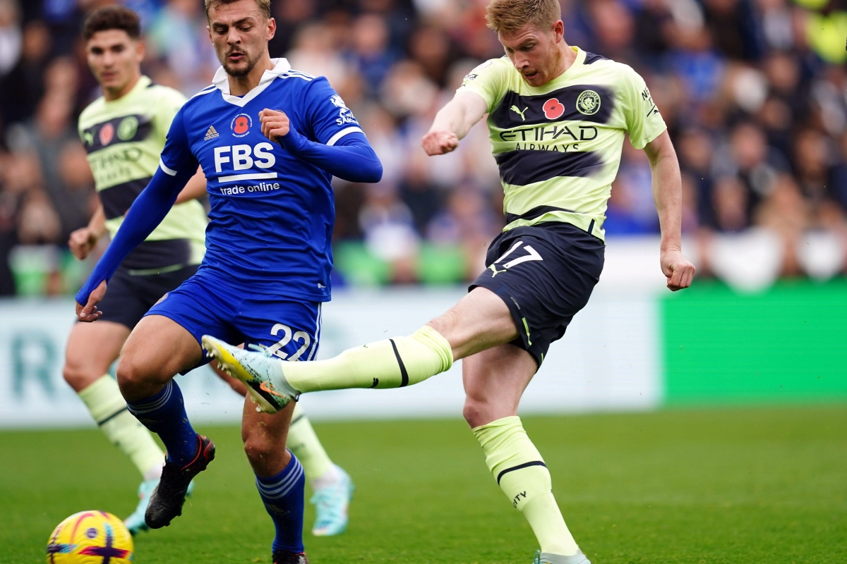 🎥 WOW! Kevin De Bruyne zet Manchester City op voorsprong met heerlijke vrije trap