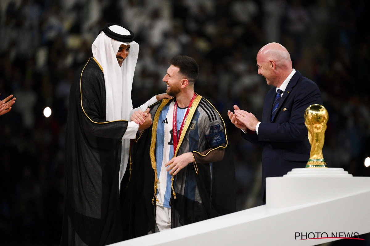 Men sprak "schande" over kleed voor Messi tijdens ceremonie, maar eigenlijk "werd hij gekroond tot koning"