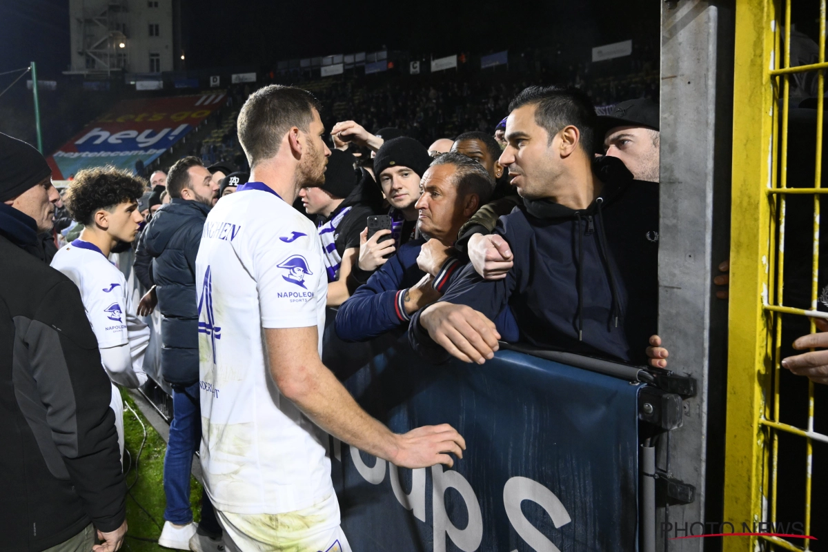 📷 🎥 Poppen gaan opnieuw aan het dansen in Union - Anderlecht: match gestaakt, zelfs politiecommissaris krijgt beker bier naar het hoofd geslingerd