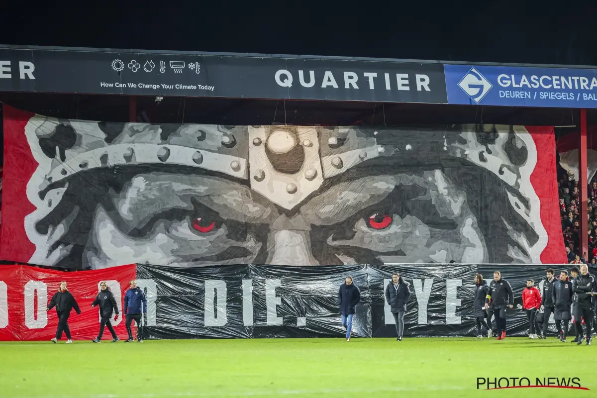 🎥 📷 "Do or die. Eyes on the target!" - hartverwarmende boodschap van supporters komt prachtig over op coach en spelers, die duidelijk zijn in hun reactie