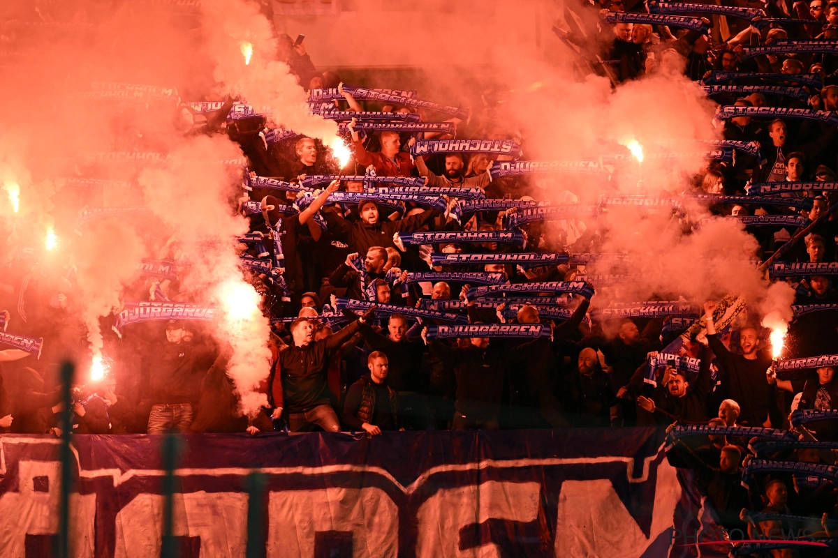 🎥  "We gaan nergens heen": supporters blijven urenlang in hun tribune zitten en laten wedstrijd stopzetten