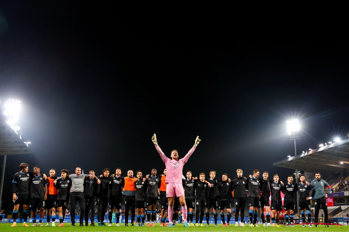 Dreunende beats, dansende en zingende spelers... Club Brugge maakte er - ondanks flauwe prestatie - stevig feestje van