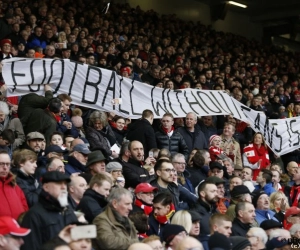 VIDEO: Supporter vat het heerlijk samen: "Zou jij 77 pond betalen om Jordan F*cking Henderson een bal tegen een muurtje te zien trappen?"