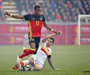 Wat een heerser: Charly Musonda Jr. schudt twee tierlantijntjes op enkele seconden tijd uit zijn sloffen!