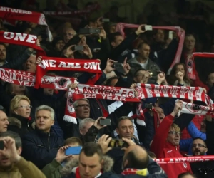 Dag en nacht verschil met vorige week: Antwerp-fans bezingen coach