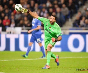 VIDEO: Weergaloze Buffon kan het nog steeds!