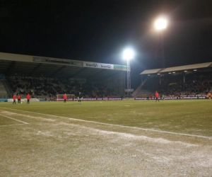 Koning Winter slaat toe bij Antwerp: veld van de Bosuil ligt er ondanks de doeken beenhard bij, spelers bouwen voorzichtigheid in