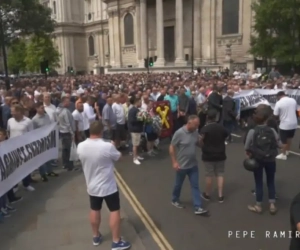 10.000 hooligans in Londen samen de straat op met één doel