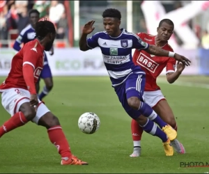 Ezekiel werd nadrukkelijk aan Antwerp gelinkt, daarom is het twee weken later stil rond de ex-spits van Standard en Anderlecht