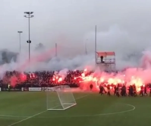 ? WAUW! Duizenden fans op open training Ajax voor klassieker: gezangen, bengaals vuur...