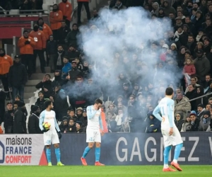 🎥 Chaotische beelden bij Olympique Marseille: Misnoegde supporters stichten brand aan oefencomplex