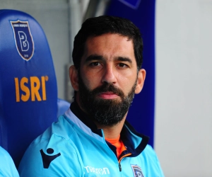 📷 Arda Turan (ex-Barcelona) staat opnieuw op het veld, maar wel met enorm buikje