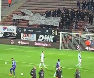 📷 Anderlecht-fans ontrollen spandoek op Mambourg: "Coucke buiten"