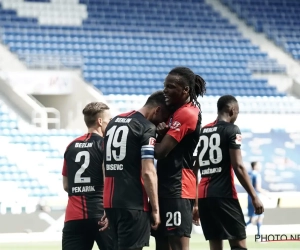 📷 Kussende Dedryck Boyata kop van jut op eerste dag hervatting Bundesliga