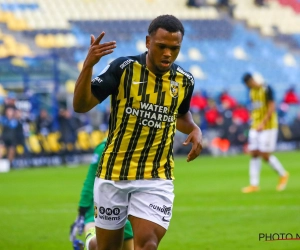 Loïs Openda opnieuw van goudwaarde voor Vitesse met openingsdoelpunt in de topper tegen AZ