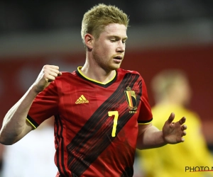 🎥 #KEVINTIME: Voetbalbond deelt beelden van De Bruyne in het basecamp - blauw oog maar hartelijke begroetingen