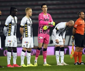 📷 Charleroi-fans zetten spelers op scherp voor duel met KV Kortrijk met... een hoop hooi: "Te veel geiten, niet genoeg Zebra's. Schiet in actie"