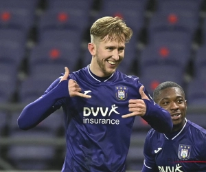 Oppermachtig Anderlecht bezorgt Charleroi 0 op 12 dankzij twee strafschoppen en héél vloeiend spel