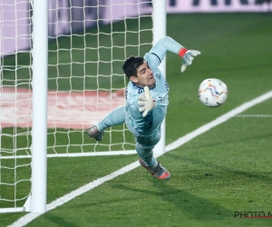 🎥 Thibaut Courtois schrikt tegen Eibar, maar kan bal nog net uit zijn doel houden