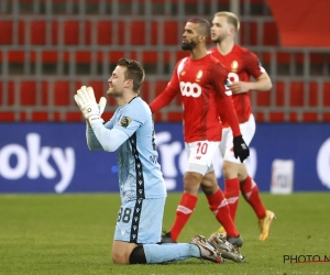 Mignolet keert op zijn stappen terug na het zien van de beelden van vermeend handsspel