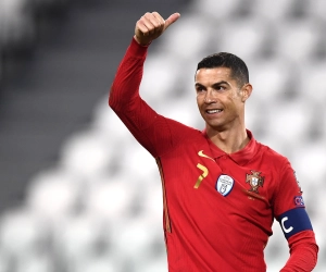 Aanvoerdersband van Cristiano Ronaldo verkocht voor 64.000 euro: opbrengst gaat naar kind met zeldzame spierziekte