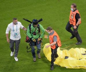 🎥 Paraglider van Greenpeace verwondt verschillende toeschouwers voor EK-duel, UEFA trekt naar rechtbank