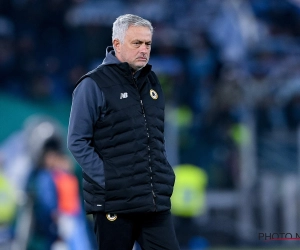 Mourinho niet tevreden na nederlaag in Conference League: "We spelen op een plastic veld"