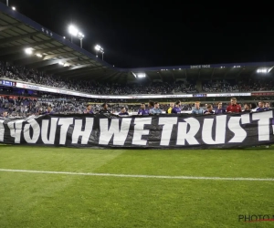 🎥 Anderlecht stelt zijn nieuwe shirts: "Un Mauve. C'est lui, elle, eux et nous"