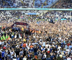 Club-spelers kunnen ereronde niet maken door veldbestorming, CDK probeert ze weg te halen: "Ik vond het niet leuk dat ze de Anderlecht-supporters gingen uitdagen"