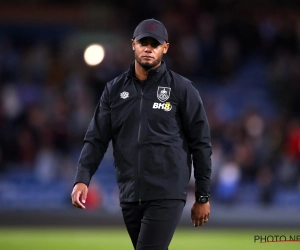 Vincent Kompany met zijn ploeg naar een uitverkocht Old Trafford met weliswaar minder toegelaten fans