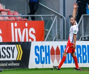 Bas Dost geeft zelf update nadat hij in elkaar zakte op het veld