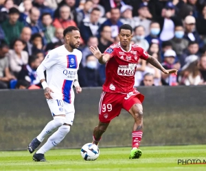 📷 Noah Fadiga op draagberrie afgevoerd bij duel van Brest