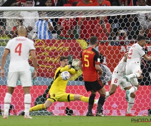 🎥 Thibaut Courtois laat zich gaan na nederlaag tegen Marokko met slag tegen dug-out